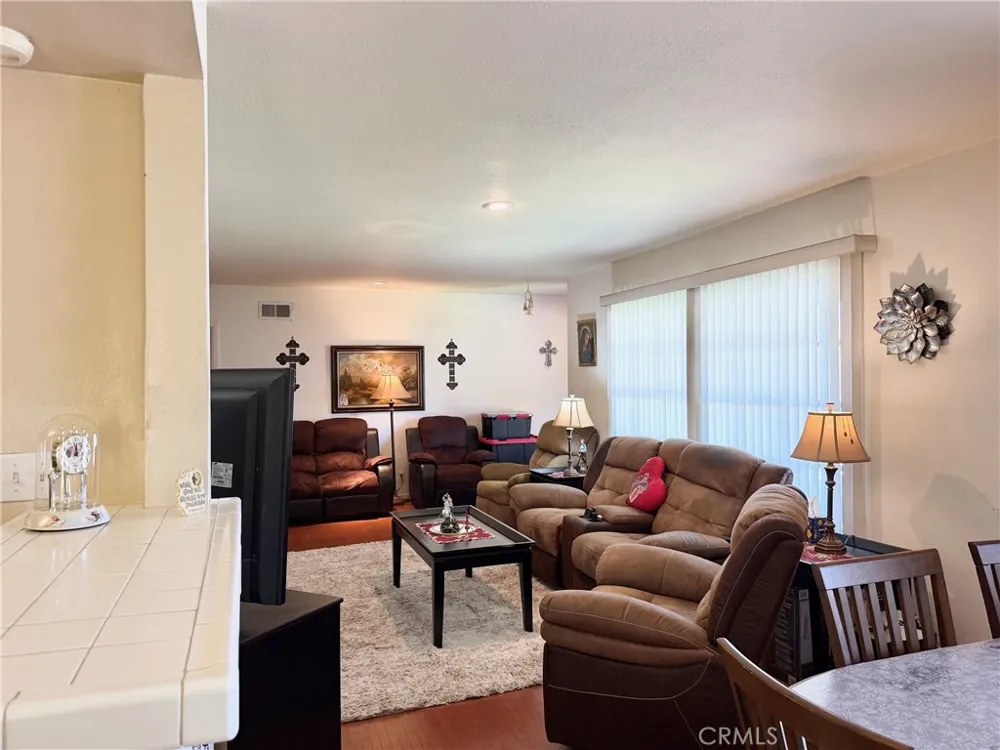 10166 Pounds Ave. Whittier, CA 90603