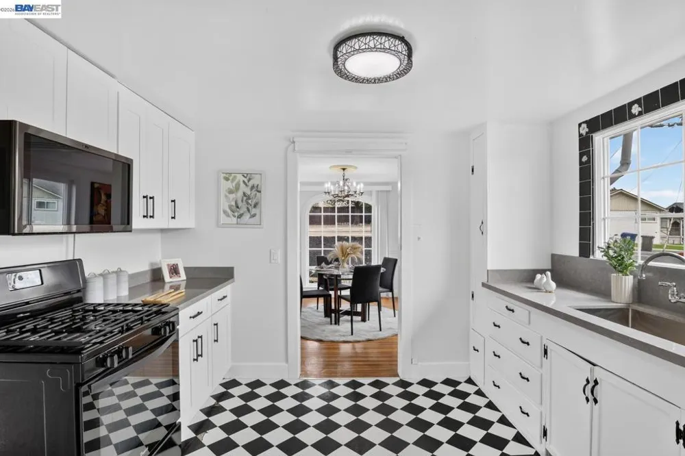 18473 Apricot Way Castro Valley, CA 94546