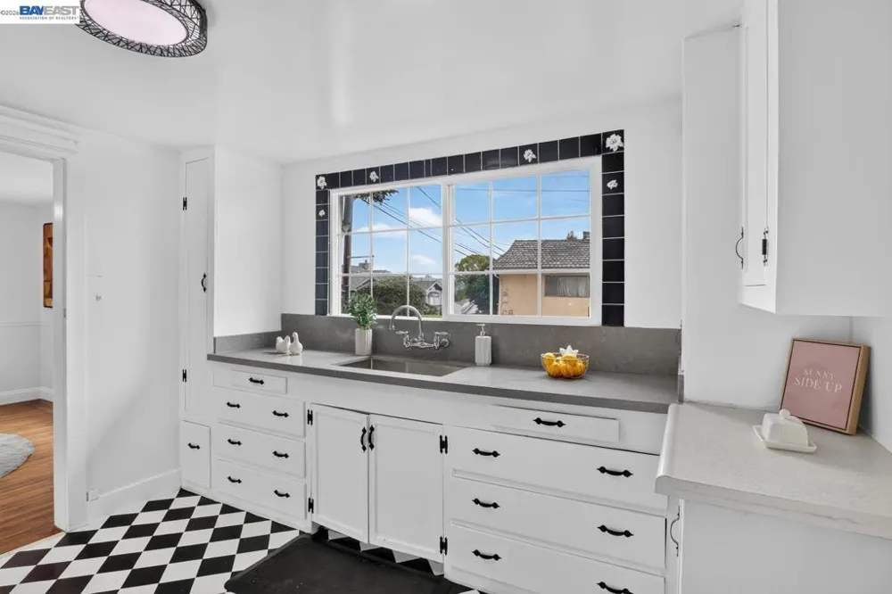 18473 Apricot Way Castro Valley, CA 94546