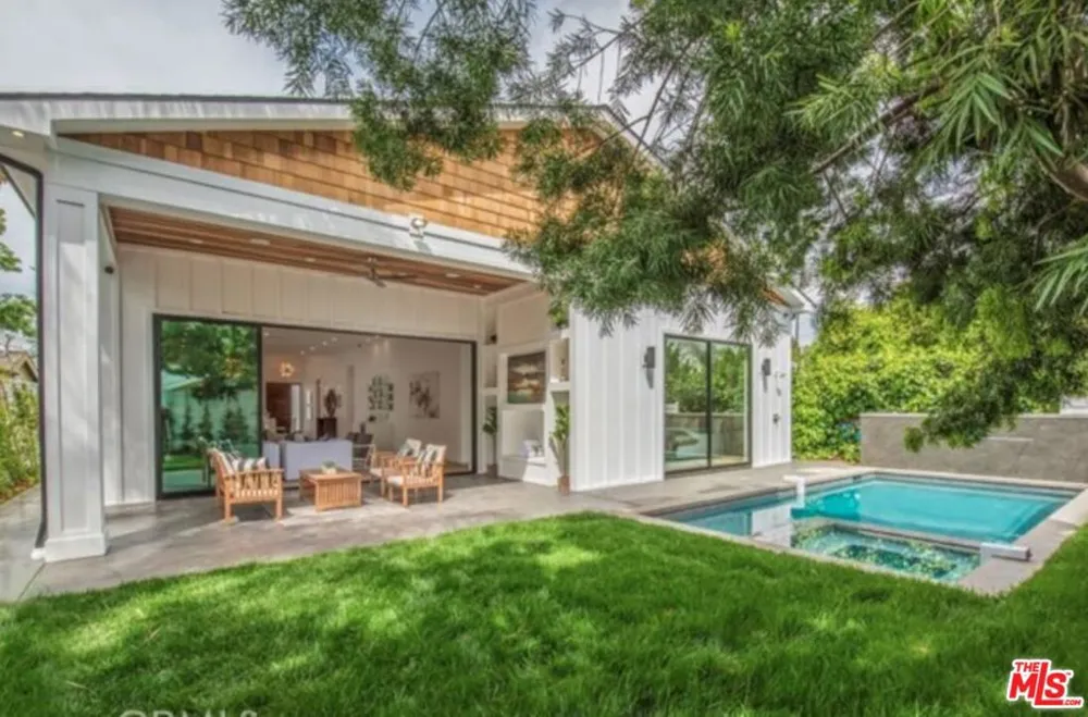 15030 Hartsook Street Sherman Oaks, CA 91403