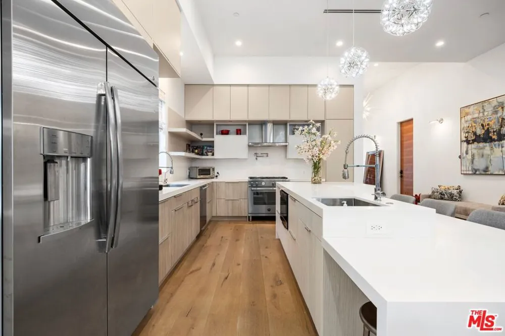 15030 Hartsook Street Sherman Oaks, CA 91403