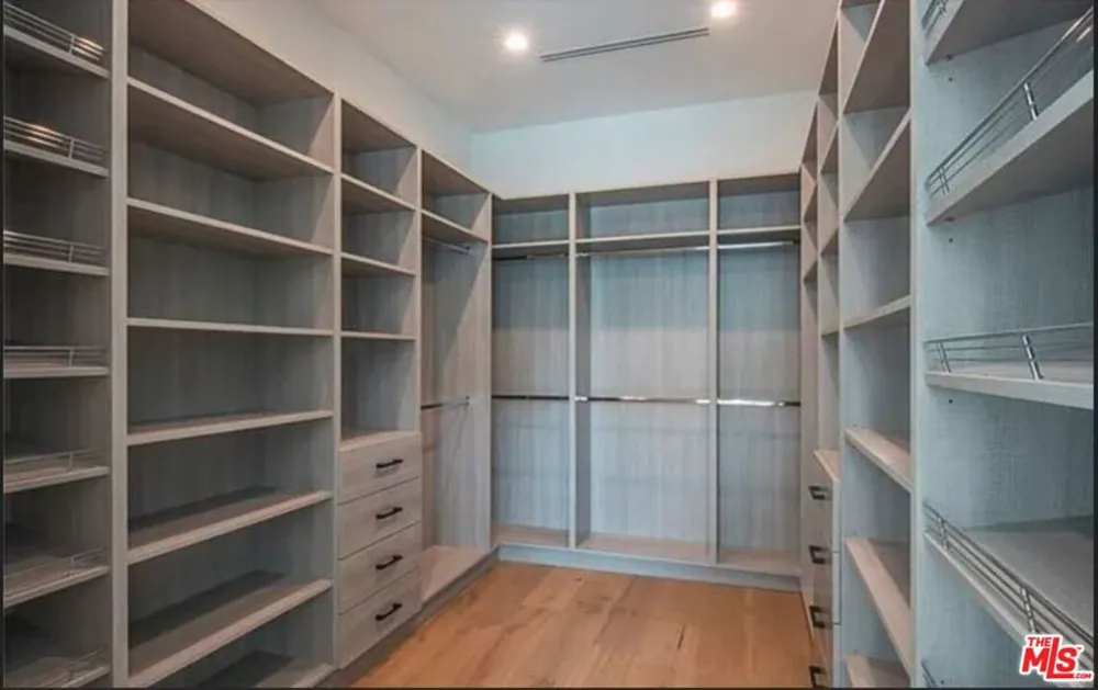 15030 Hartsook Street Sherman Oaks, CA 91403