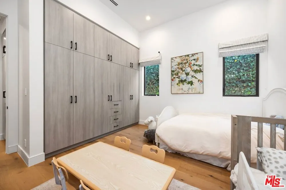 15030 Hartsook Street Sherman Oaks, CA 91403