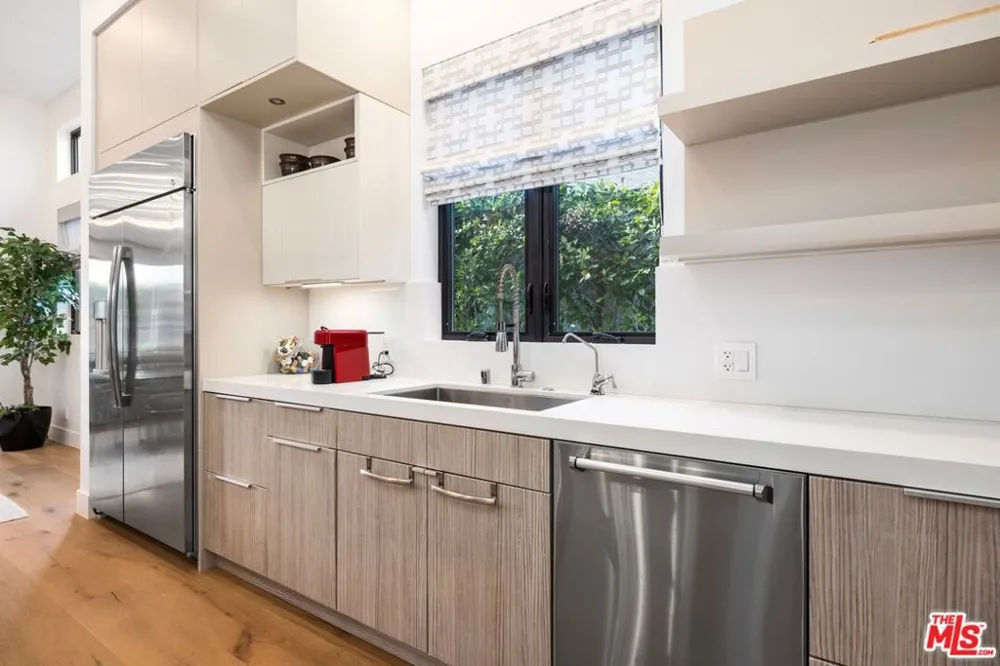 15030 Hartsook Street Sherman Oaks, CA 91403