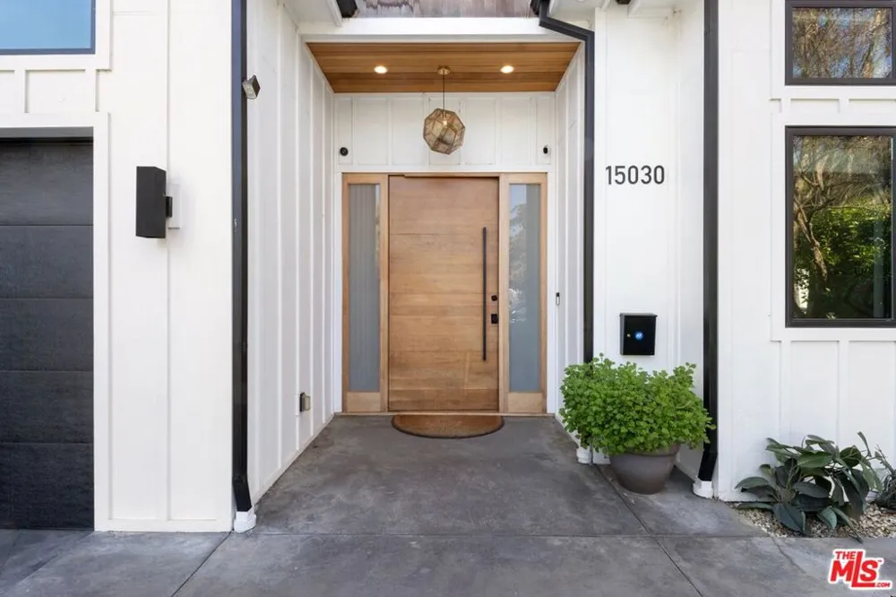 15030 Hartsook Street Sherman Oaks, CA 91403