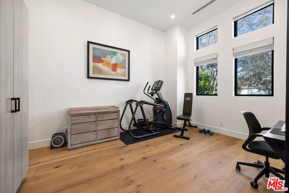 15030 Hartsook Street Sherman Oaks, CA 91403