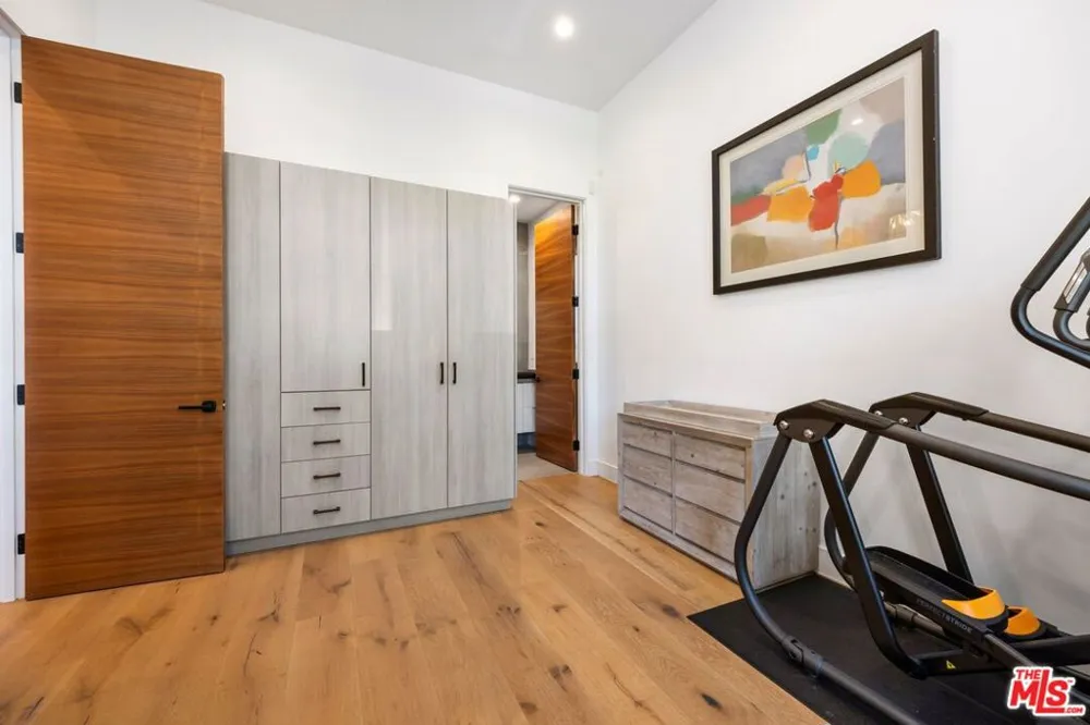 15030 Hartsook Street Sherman Oaks, CA 91403