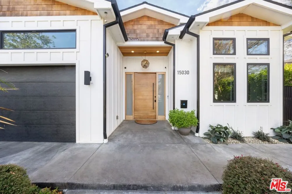 15030 Hartsook Street Sherman Oaks, CA 91403