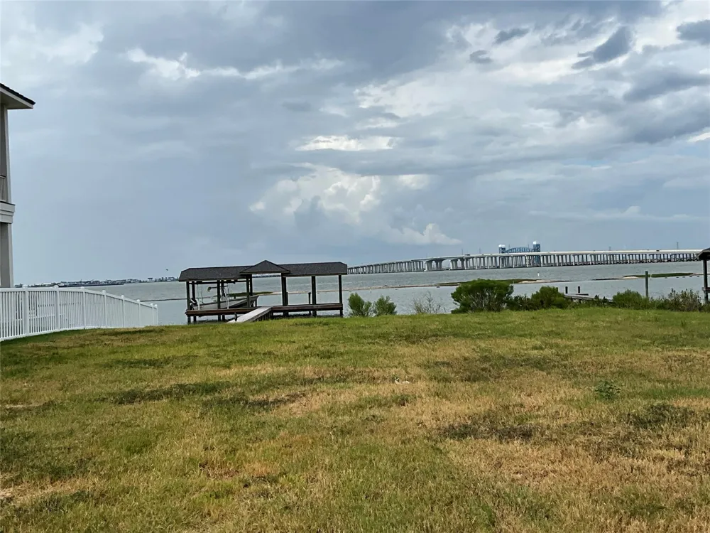 9502 Vista Bella Galveston, TX 77554