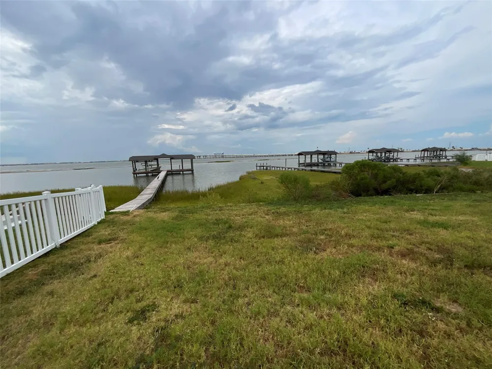 9502 Vista Bella Galveston, TX 77554