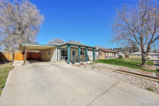 1281 Worchester Street Aurora, CO 80011