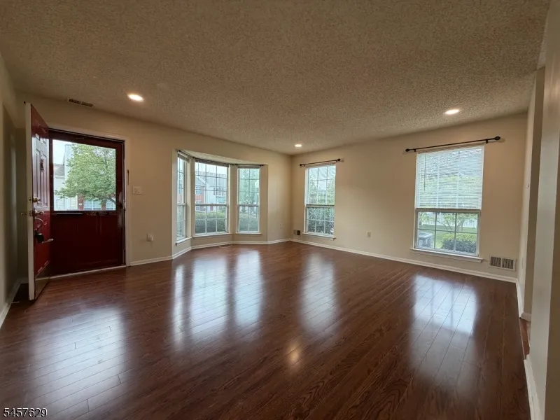 30 Columbus Dr Franklin, NJ 08823