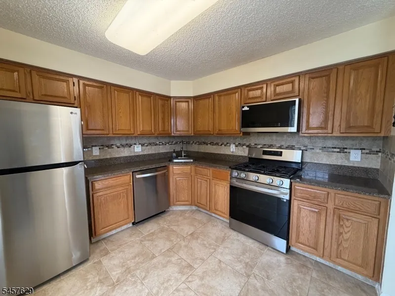 30 Columbus Dr Franklin, NJ 08823