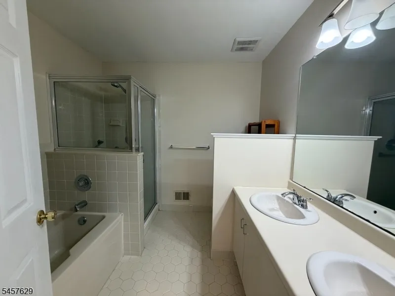 30 Columbus Dr Franklin, NJ 08823
