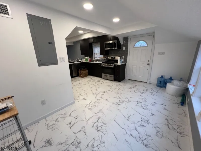 94 Garside Ave Wayne, NJ 07470