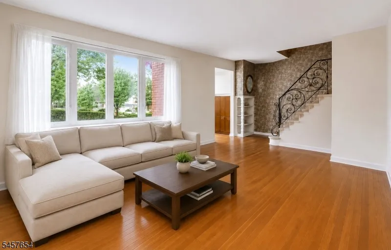 105 Arnot Pl Paramus, NJ 07652