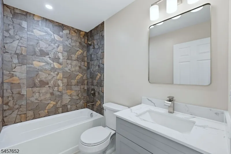 10 Delar Pkwy #A Unit A Franklin, NJ 08823