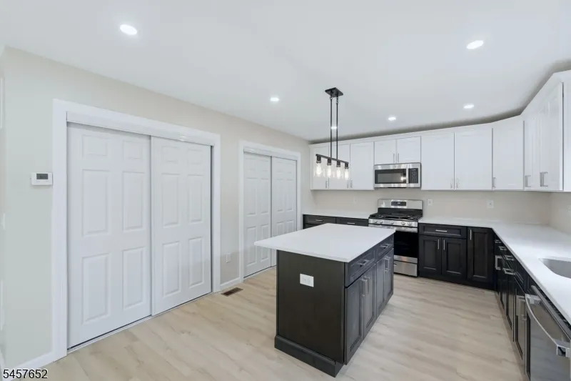 10 Delar Pkwy #A Unit A Franklin, NJ 08823