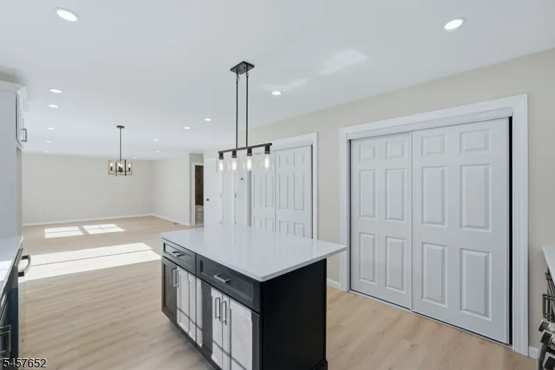 10 Delar Pkwy #A Unit A Franklin, NJ 08823