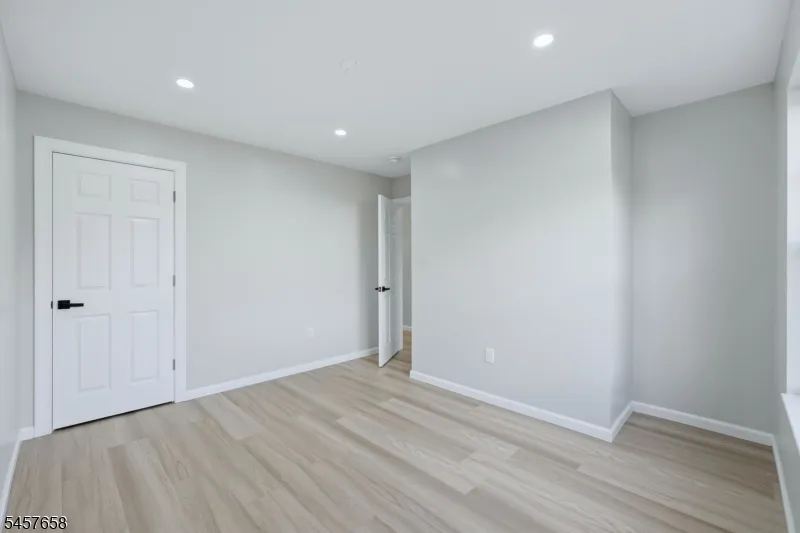 10 Delar Pkwy #B Unit B Franklin, NJ 08823