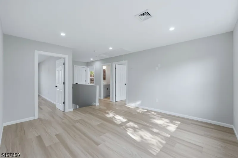10 Delar Pkwy #B Unit B Franklin, NJ 08823