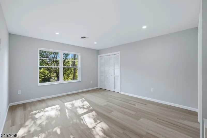 10 Delar Pkwy #B Unit B Franklin, NJ 08823