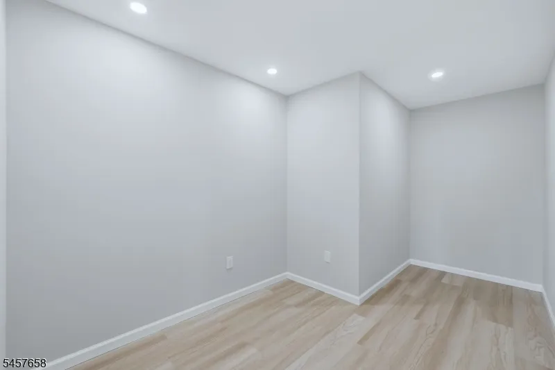 10 Delar Pkwy #B Unit B Franklin, NJ 08823