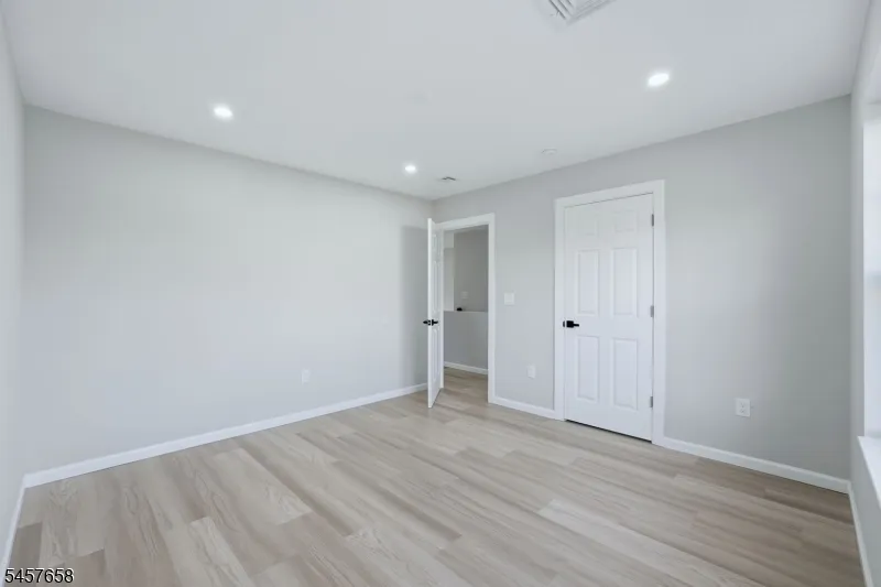 10 Delar Pkwy #B Unit B Franklin, NJ 08823