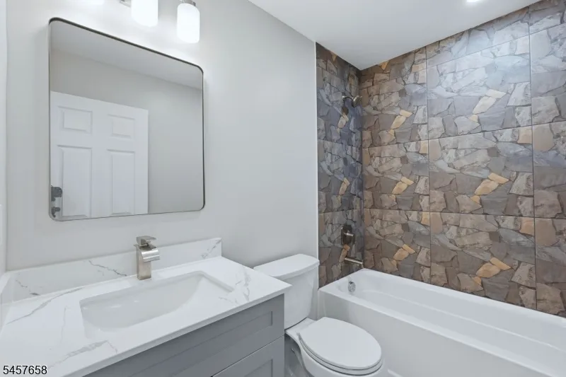10 Delar Pkwy #B Unit B Franklin, NJ 08823