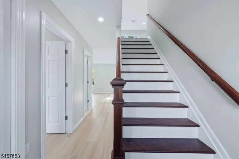 10 Delar Pkwy #B Unit B Franklin, NJ 08823