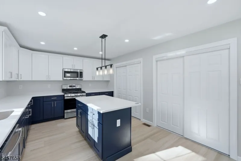 10 Delar Pkwy #B Unit B Franklin, NJ 08823
