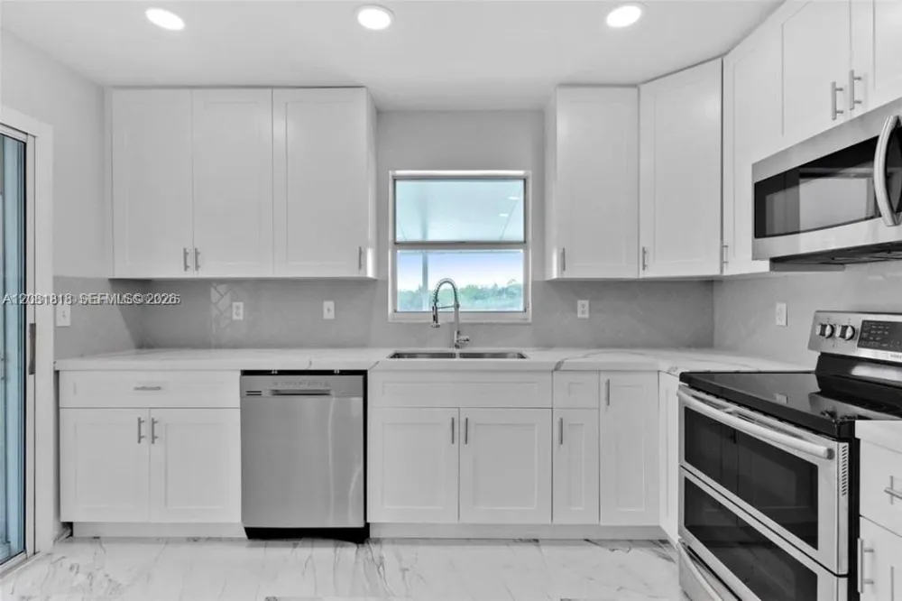 710 SE 22nd Ln Homestead, FL 33033