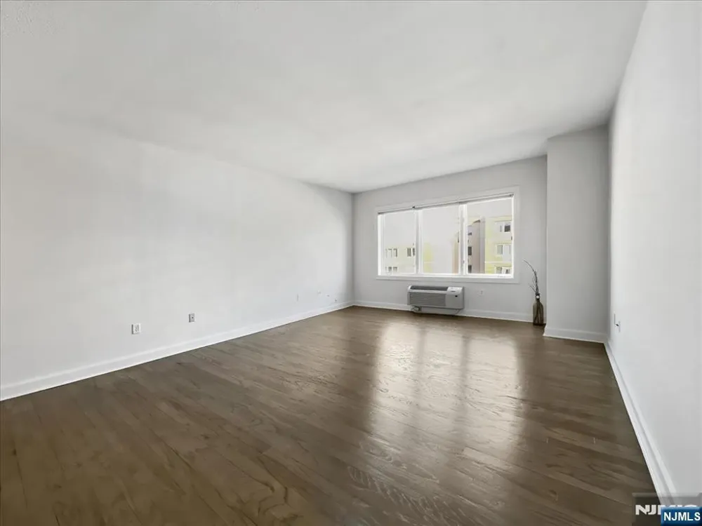 5410 City Place Edgewater, NJ 07020