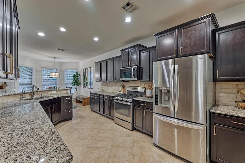 137 Jaxxon Pointe Drive Montgomery, TX 77316
