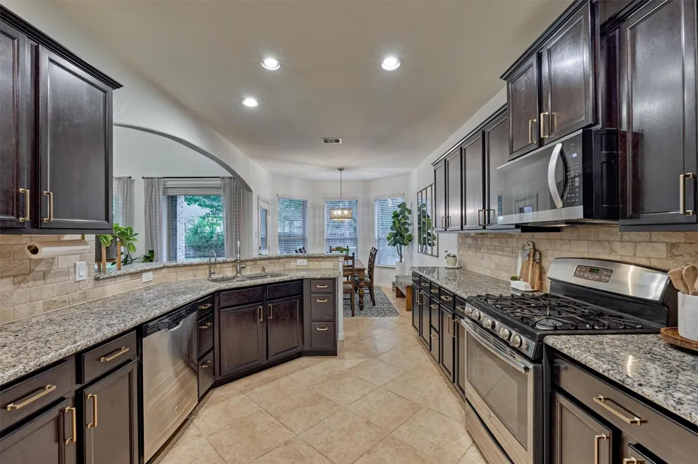 137 Jaxxon Pointe Drive Montgomery, TX 77316