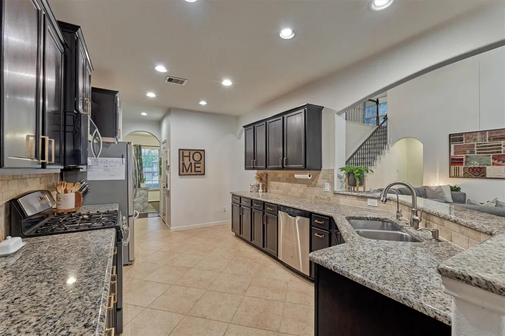 137 Jaxxon Pointe Drive Montgomery, TX 77316