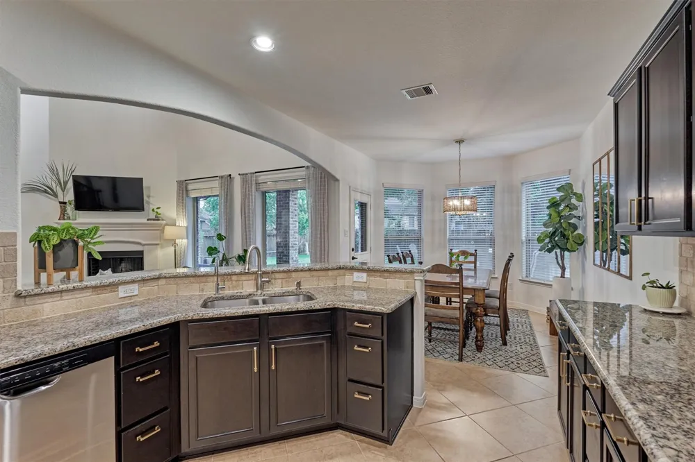 137 Jaxxon Pointe Drive Montgomery, TX 77316