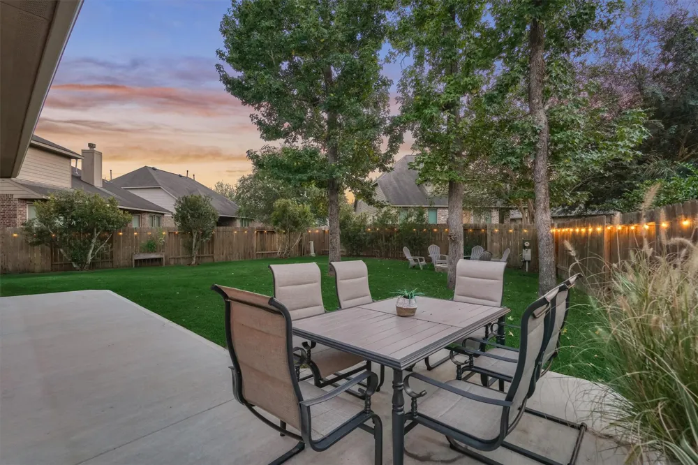 137 Jaxxon Pointe Drive Montgomery, TX 77316