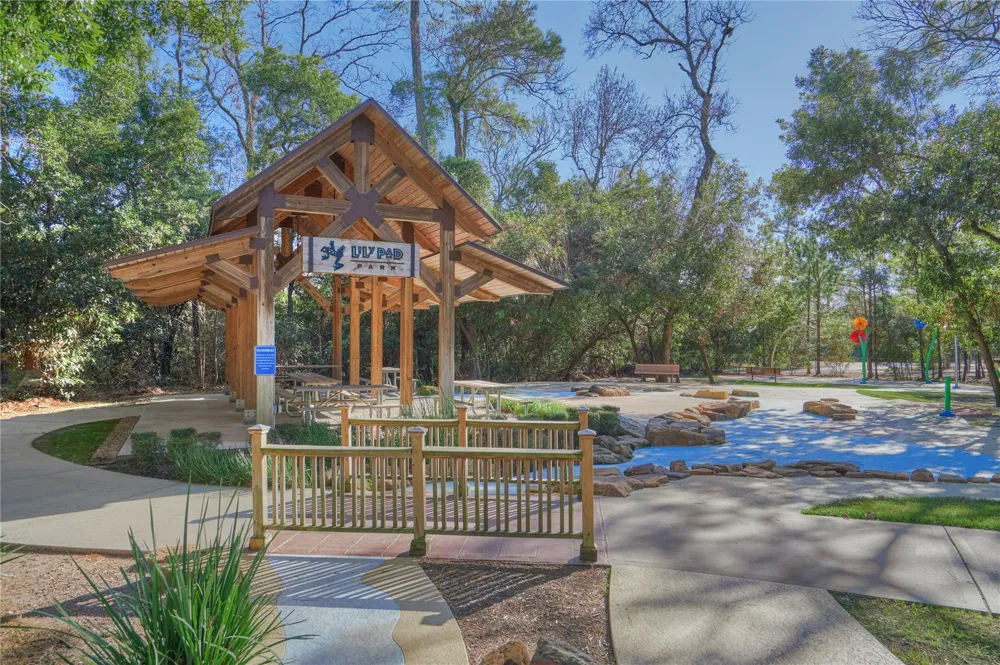 137 Jaxxon Pointe Drive Montgomery, TX 77316