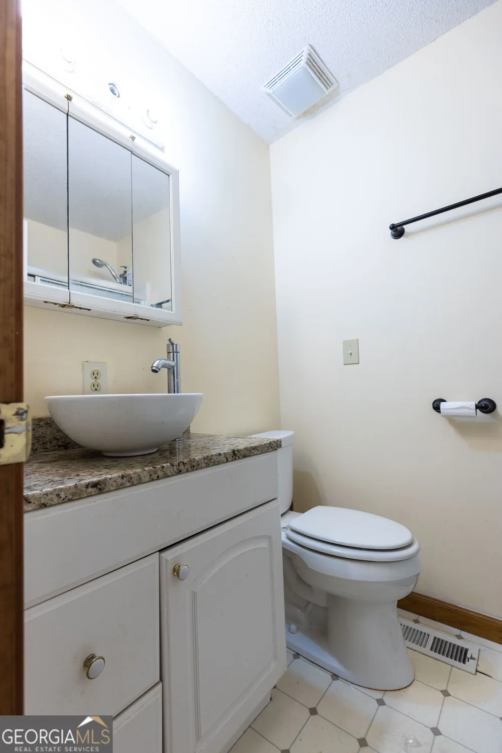 81 Peeples ST Canon, GA 30520