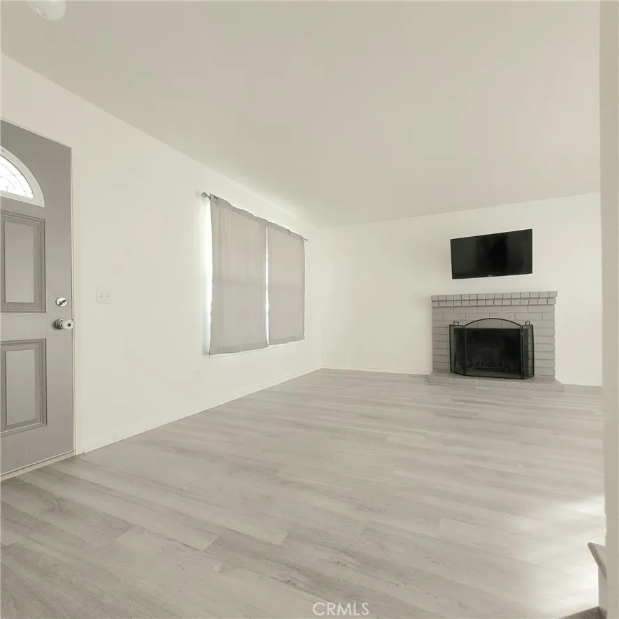 979 Forest Colton, CA 92324