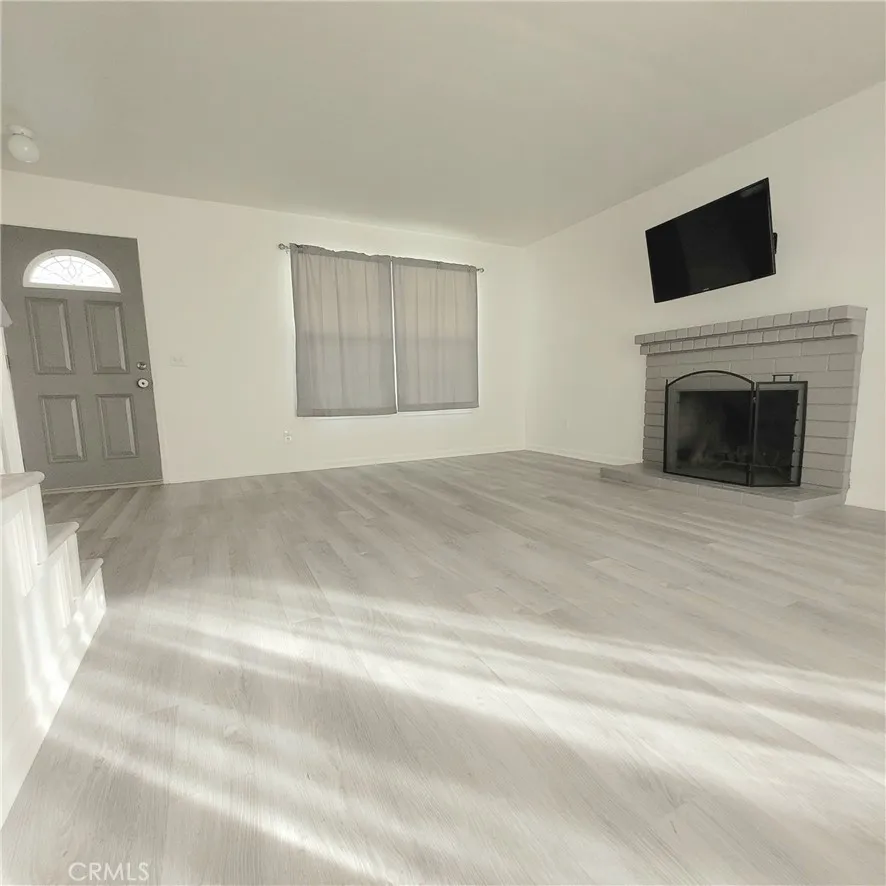 979 Forest Colton, CA 92324
