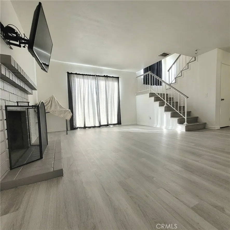 979 Forest Colton, CA 92324