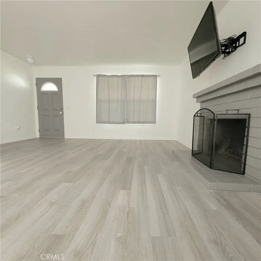 979 Forest Colton, CA 92324