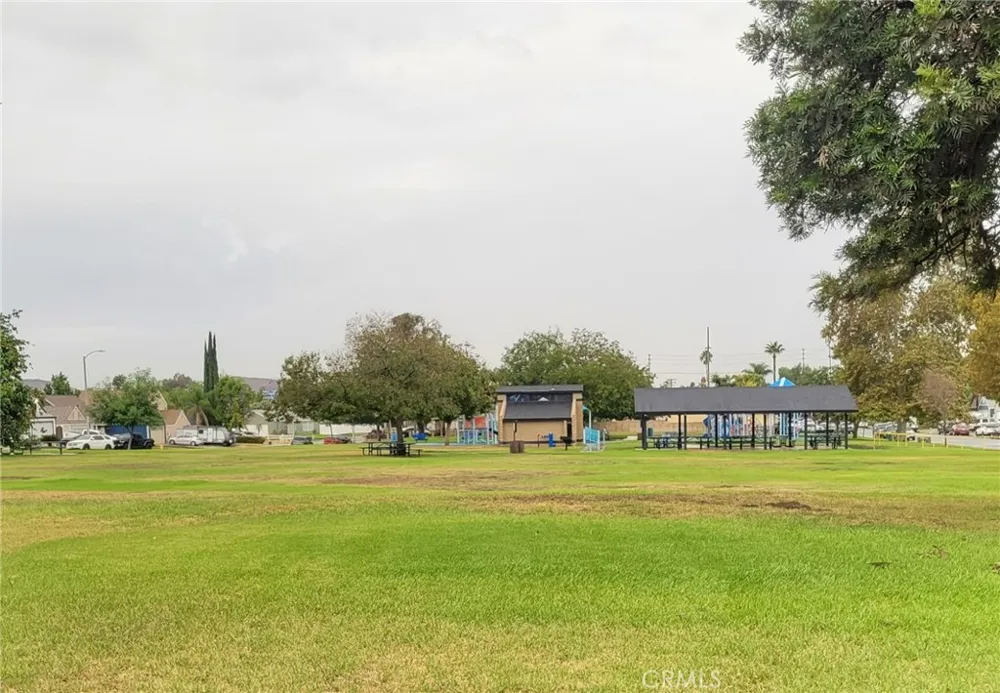 979 Forest Colton, CA 92324