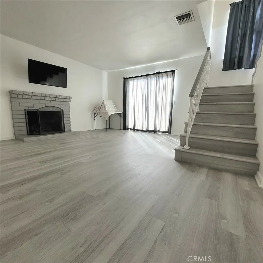 979 Forest Colton, CA 92324