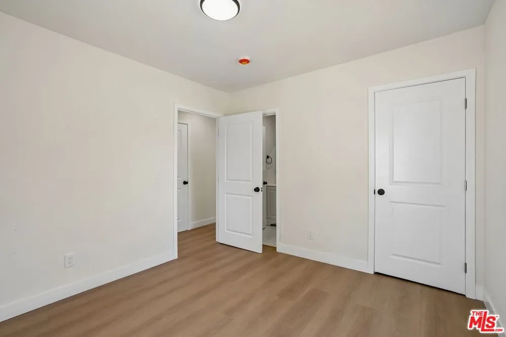 5214 Cimarron Street Los Angeles, CA 90062