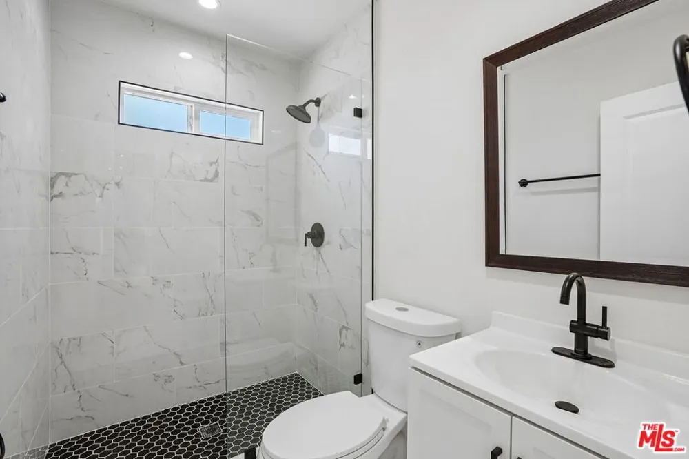 5214 Cimarron Street Los Angeles, CA 90062