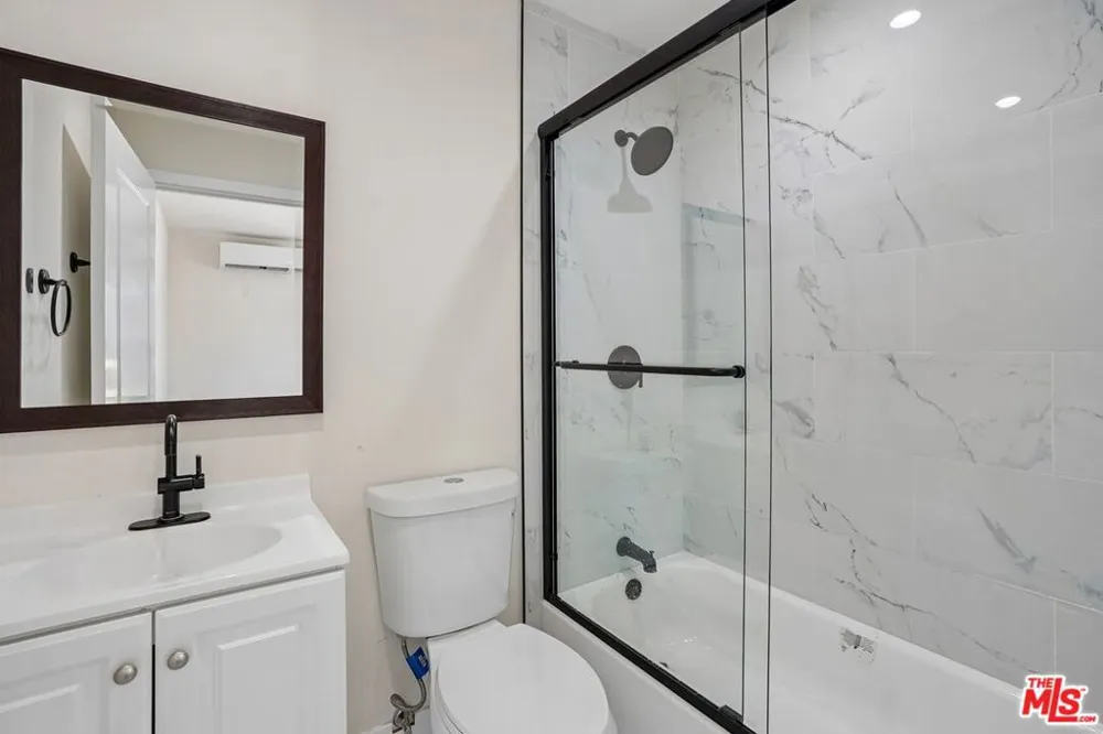 5214 Cimarron Street Los Angeles, CA 90062