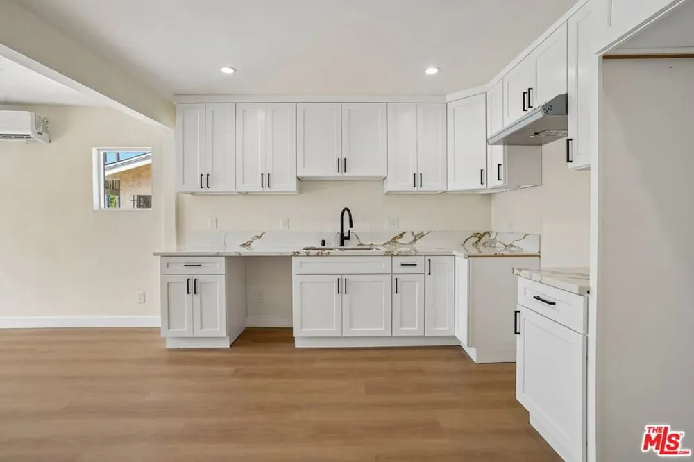 5214 Cimarron Street Los Angeles, CA 90062